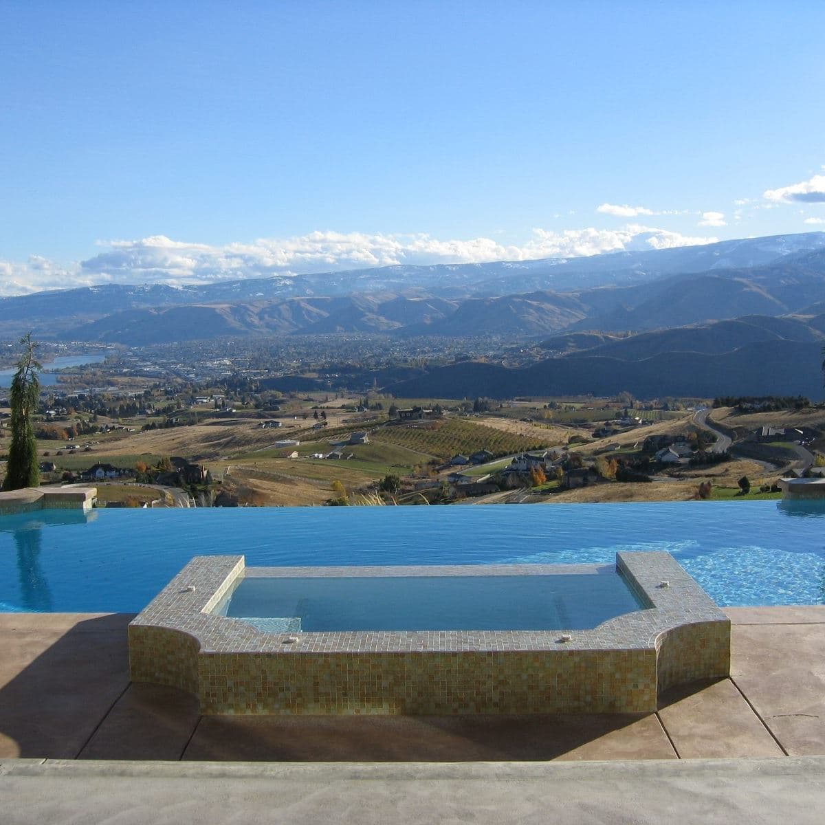 Infinity pool with mountain view in Leavenworth WA